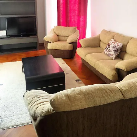 Sat Kula Apartament *